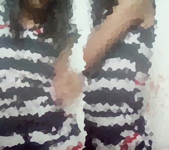 陰唇を引っ張られて、隅々まで丸裸にされ、不満そうな顔をしている… .