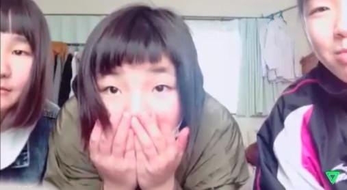 [完全版] S 3人の女友達が仲良くライブ配信♪ [数量限定]