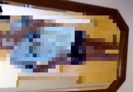 現代の女の子がすべてをさらけ出す