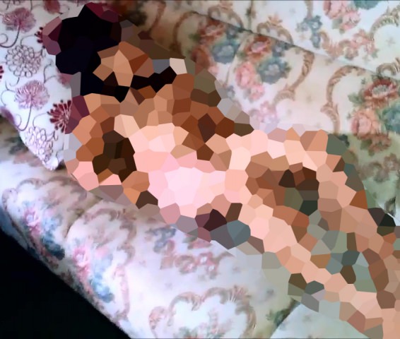 陰毛が薄い3人の女子がNEUで生オナニー