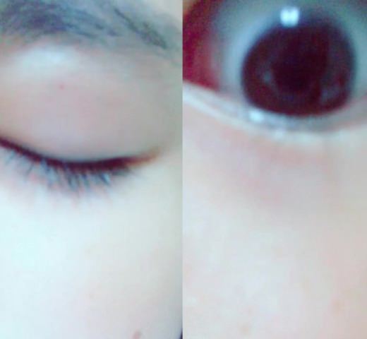 小さなおっぱいを披露