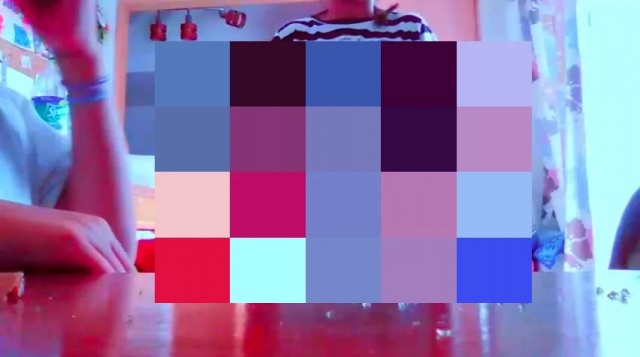 18歳の3人の少女が全裸で：オボンのタレントパロディ配信