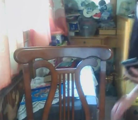 家に一人でいる