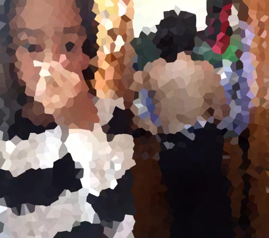 路地裏で、股間に小銭を挟んで