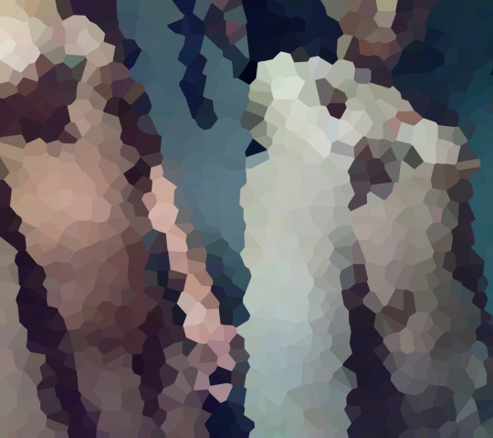 ぬいぐるみが似合う、子供っぽい顔に三つ編みの女の子