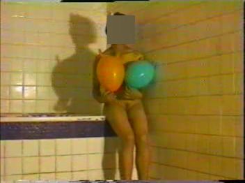 可愛い女の子たちが全裸になる配信