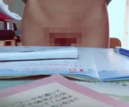 「トップだけ着せて！」と言うけど、その一方で下半身は丸見え