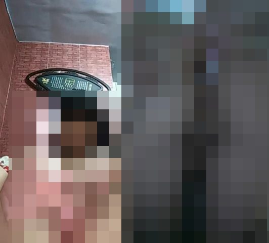 可愛らしいピンクの乳首が目に飛び込んでくる。