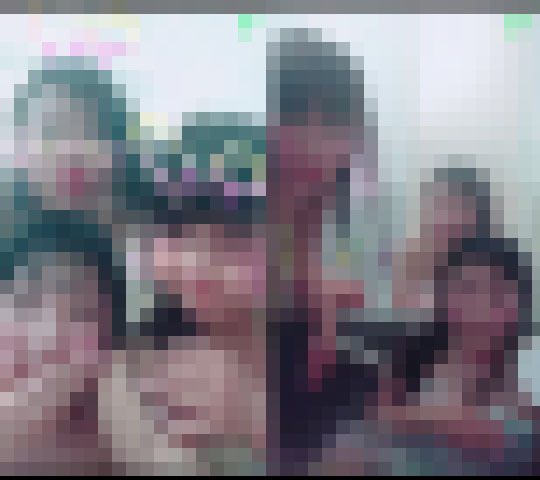 姉妹が仲良く一緒にお風呂に入っている。