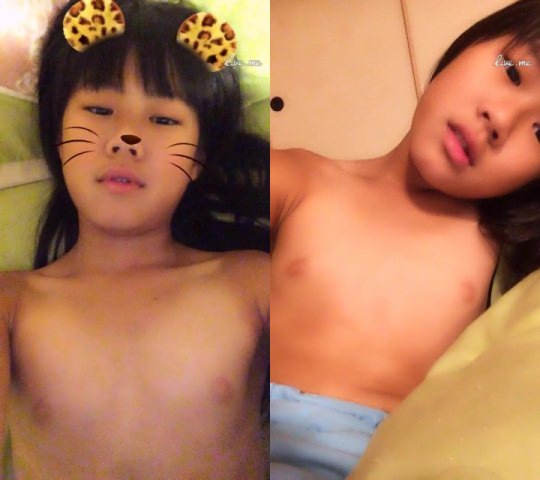 紺色のTシャツを着た女の子。