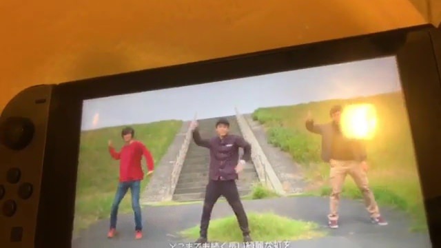 音楽に合わせてバスルームで行うリラックスしたエロティックな配信