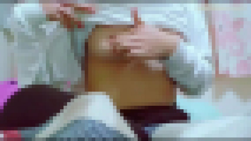 彼女、自分を披露するのが大好きで、それを見ていると想像もつかないほど