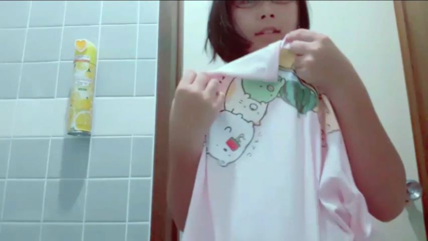 メガネをかけた可愛い女の子