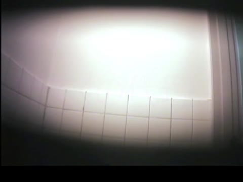 初流出 [テコノ塾：和式トイレ隠し撮り T053] アサコが2回おしっこ ※2回目は嘔吐あり