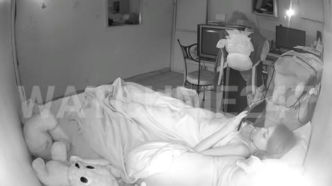 スマホでオナニーする欧米の女子高生、カメラ①