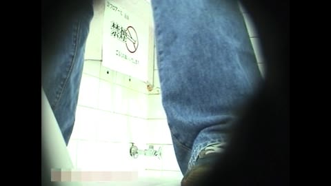 [素人] とあるゲームセンター ★ これはすごい！！ 店長仕掛けのリアルな♥女子トイレ隠し撮り♥ 035