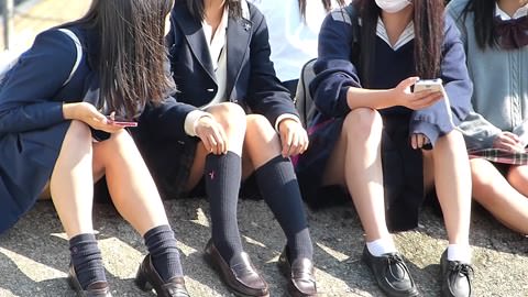 [iPhone/iPad用] 超興奮！！堀北真希にそっくりな美女を含め、最後にはみんな脚を大きく広げています！！！