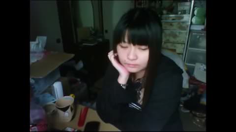 可愛いほくろ、着替え、乳首が見える