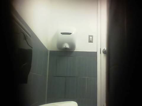 アメリカの大学のトイレに隠しカメラ 2 HD720p