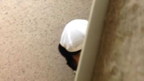 隠し撮り❤ 汚い和式トイレにいるスポーツ系女子 2