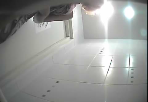 [無修正] イタリアのトイレでの隠し撮り #4