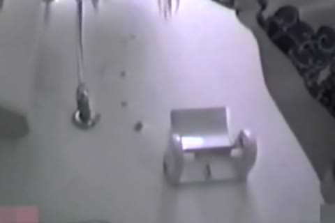 無修正：ビーチの公衆トイレでの隠し撮り（2台のカメラ）