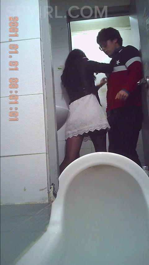 美女が日本式におしっこ