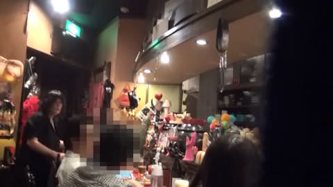 ペニスや精液を制限なく見せられる秘密のバーで隠し撮り成功 — 1日目