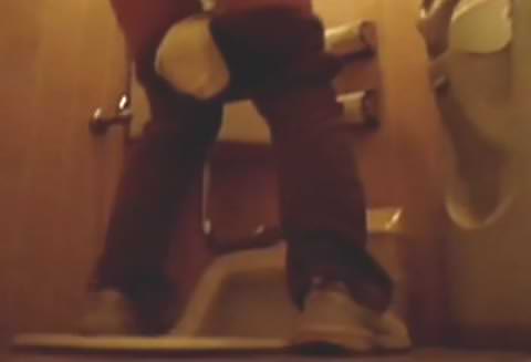 C~ 引きこもりのトイレ盗撮！