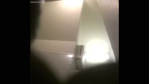 【トイレ】 ケイ○46の平手似のゴシックロリ 【黒パンティ】