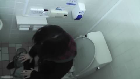 [トイレ] 見つかって、彼女が悲鳴を上げた！！