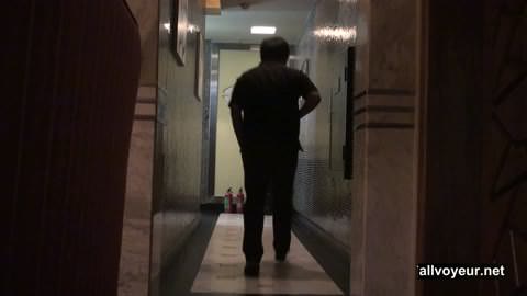 [美女が集まる洗面所] おしゃれなエキゾチックバー版