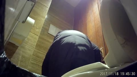 高級中華レストランのトイレ 3