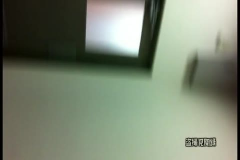 無修正　　大学のトイレ：張り込み隠し撮りII