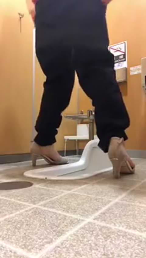 女子大の女子トイレへの侵入