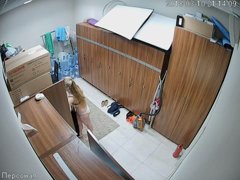更衣室の防犯カメラ 1