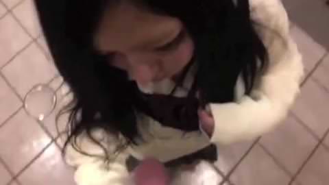 ギャルK：精液が垂れる公衆トイレでのセックス