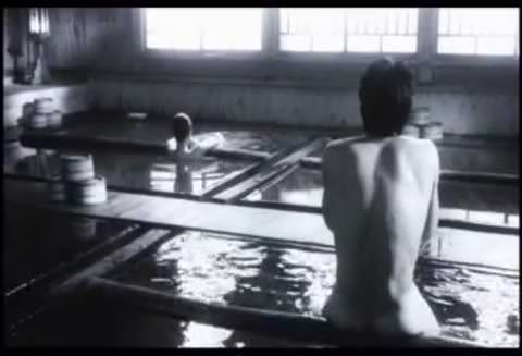 美しい女優、ヌード