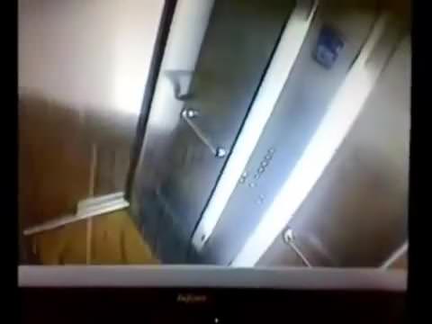 うんち × ロシア × エレベーター