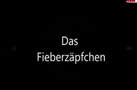 パイパンで白いお尻の外国人女性：肛門に体温計と坐薬