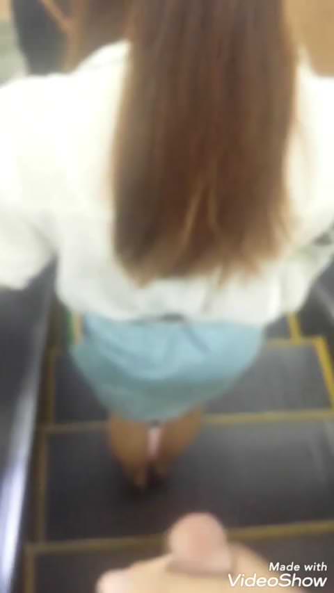 エスカレーターでのバックハック