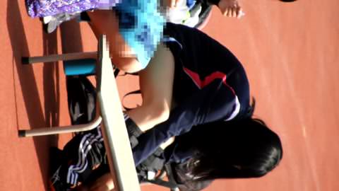 (PC/モバイル対応) オナニーのような仕草をし、体に食い込んだパンティを絶えず直している超美人！！