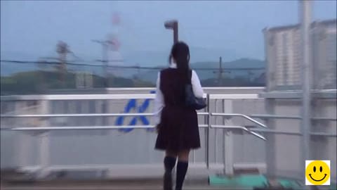 ポニーテールの可愛い女の子が公衆トイレで襲われる