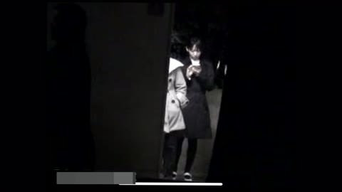 [放尿] 順番待ち中に我慢できずに漏らしてしまった