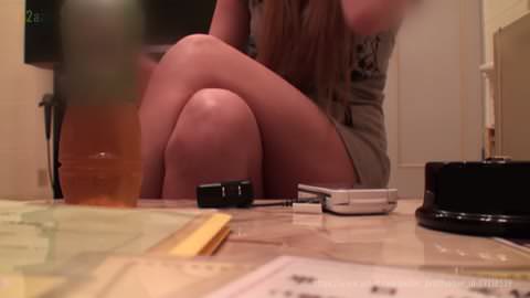 関西の影響で——魚肉ソーセージを挿入——インターネットカフェに行くお金がない渋谷のギャルをナンパし、セックスをカメラに収めた