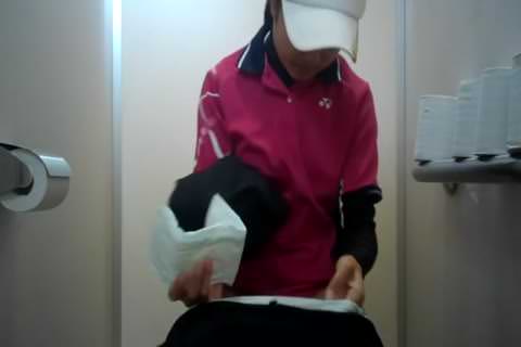 無修正] テニスクラブのトイレでの隠し撮り 4