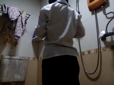 現役女子大生のシャワー