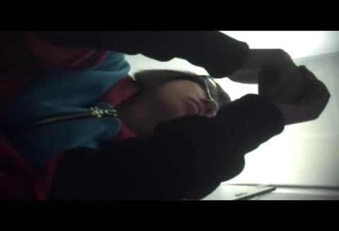 無臭。学校への潜入。女子トイレでの隠し撮り