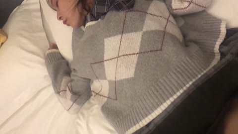 無修正：女子高生に睡眠薬を飲ませてレイプ