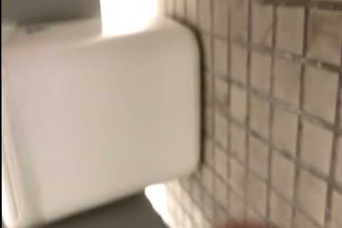 無修正。洗面台の隙間から。和式トイレの後ろから。16人＋10人＋7人＋6人